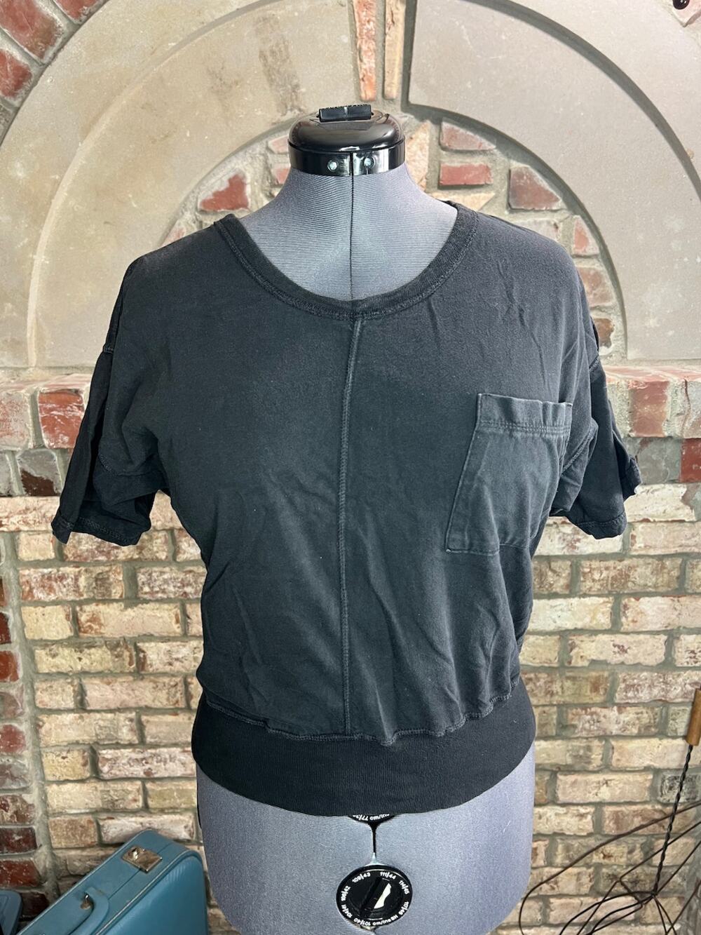 t-shirt cropped ribbed waist band black pocket